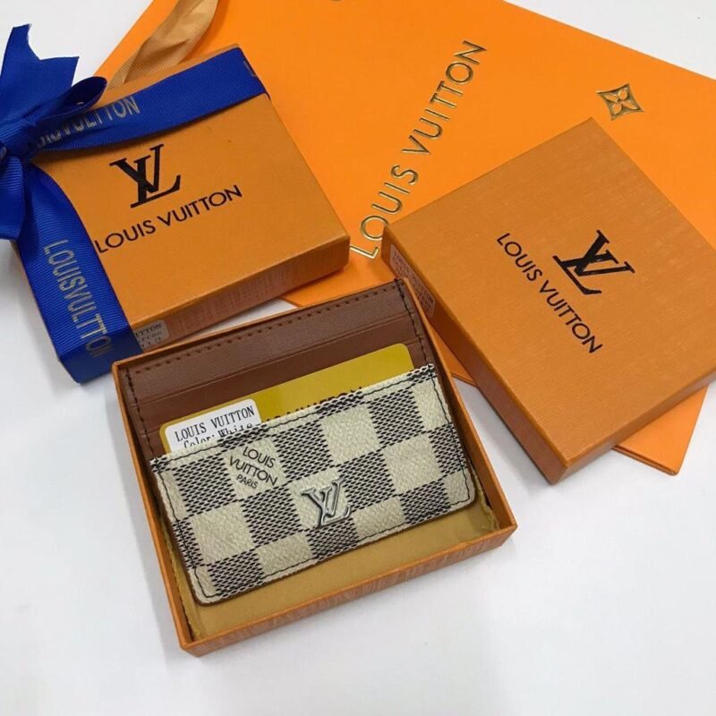 بوك بطايق لويس فيتون