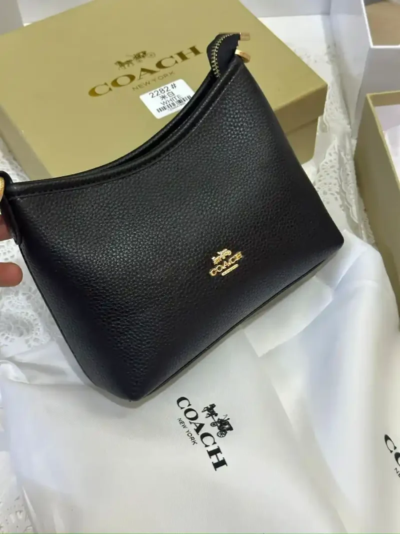 شنطه كوتش جلد اسود كتف