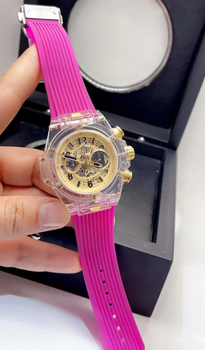 ساعه هوبلت الورديه