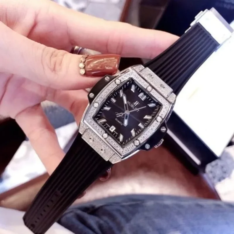 ساعات هوبلت نسائي الماس