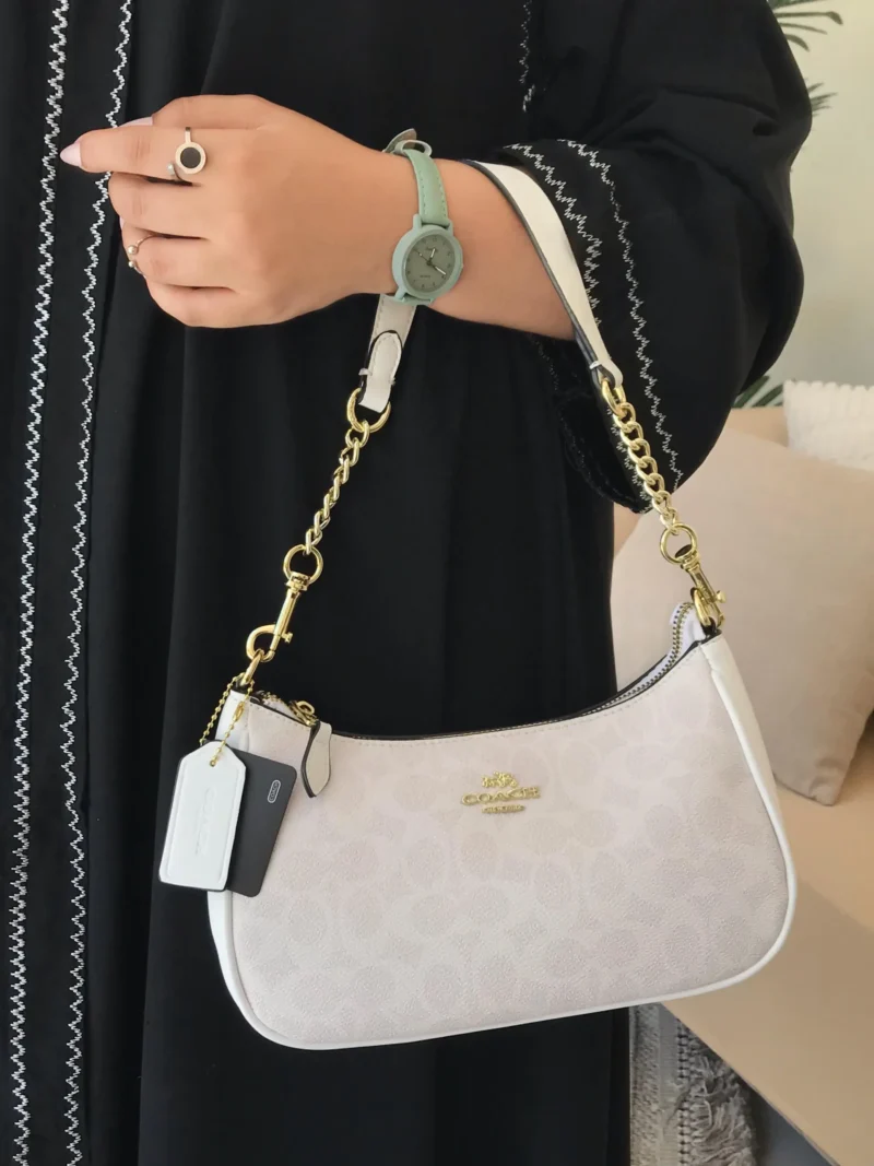 شنط كوتش بيضاء