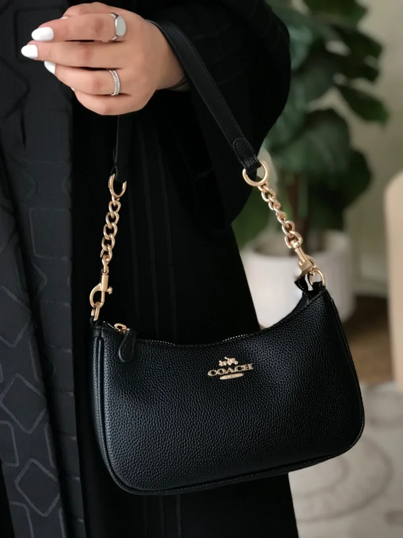 شنطة كوتش لون اسود