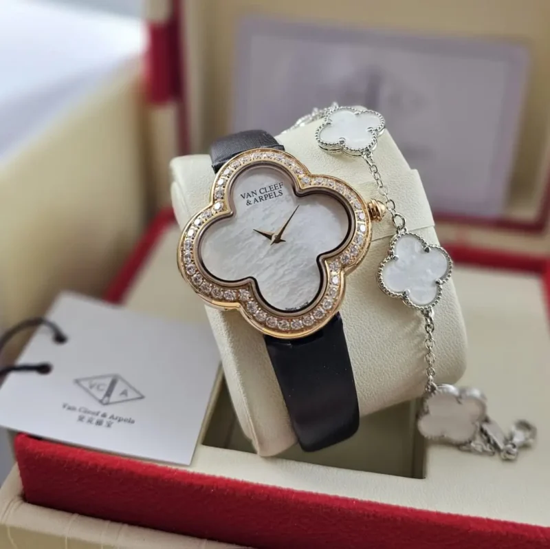 ساعة واسوارة نسائية