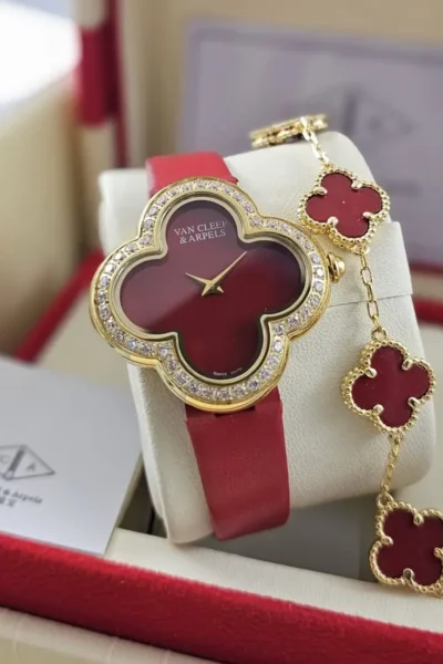 ساعات فان كليف النسائية