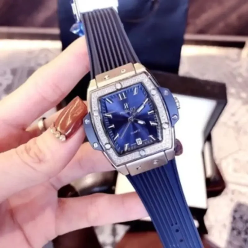 ساعة هوبلت نسائي ازرق