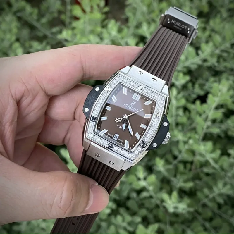 ساعة هوبلت نسائي بني