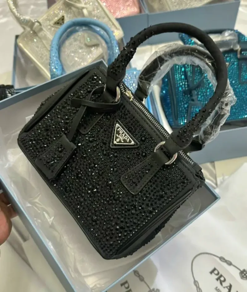 شنطة برادا كريستال أسود