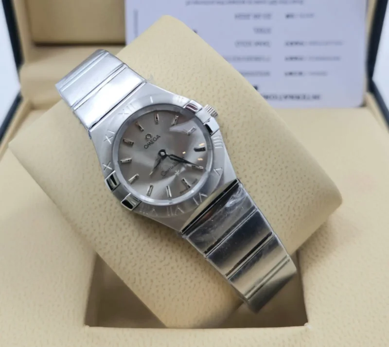 ساعة اوميغا فضيه نسائيه