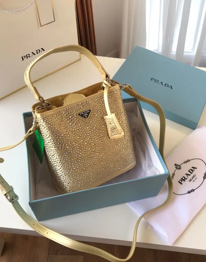 شنطة برادا ذهبي