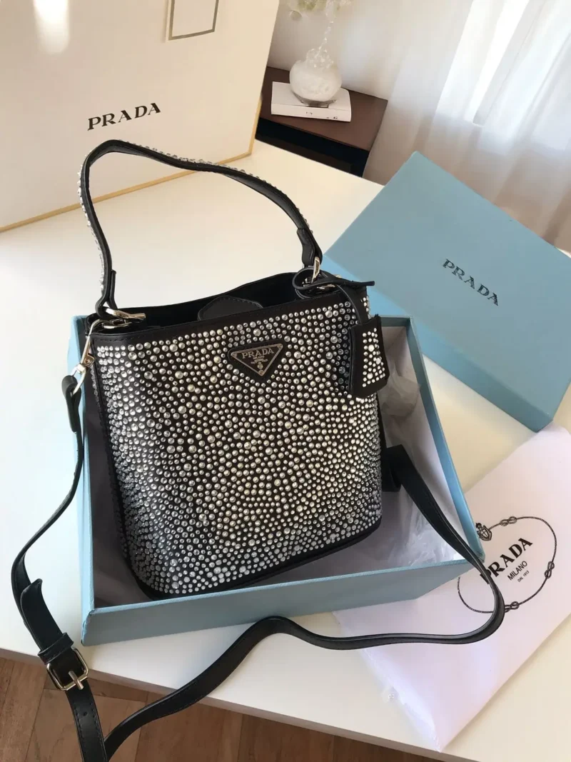 شنطة برادا كريستال