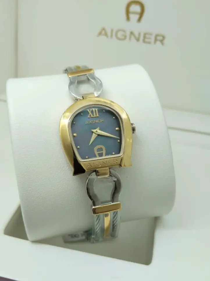 ساعة اقنر مينا كحلي