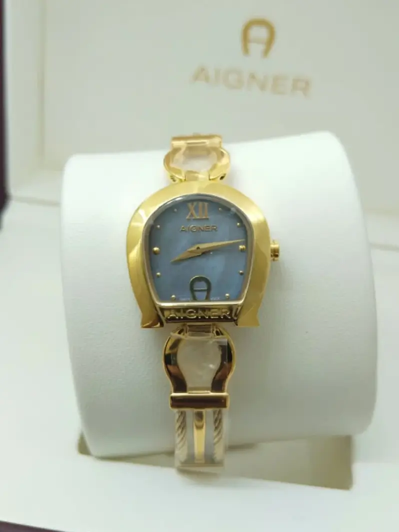ساعة نسائية اجنر