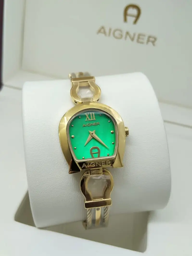 ساعة اقنر ذهبي واخضر