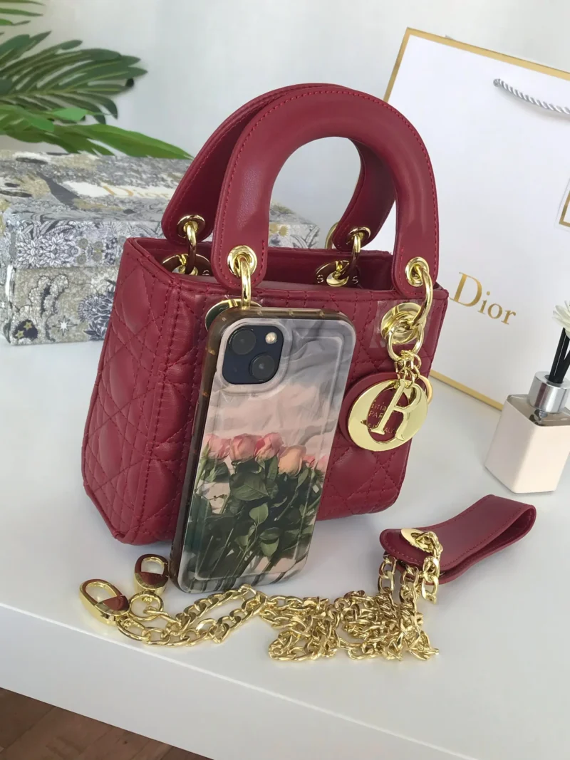 شنطة ديور احمر