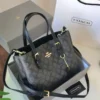 شنطة ماركه كوتش سوداء