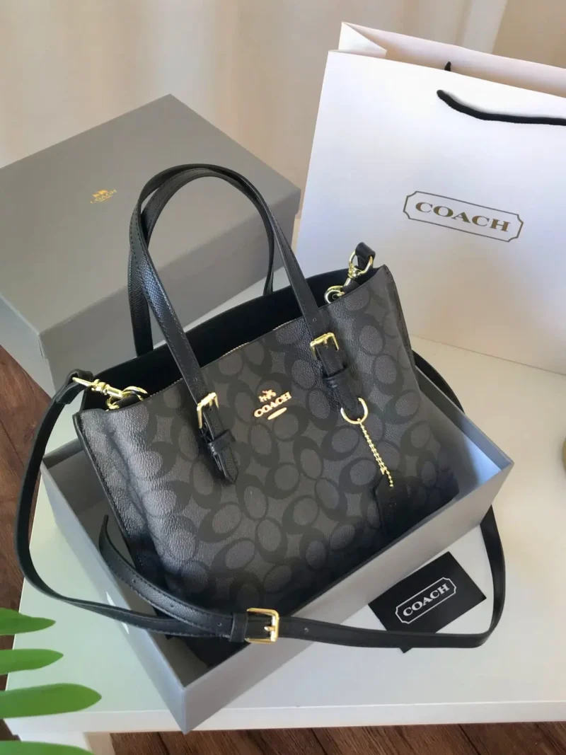 شنطة ماركه كوتش سوداء