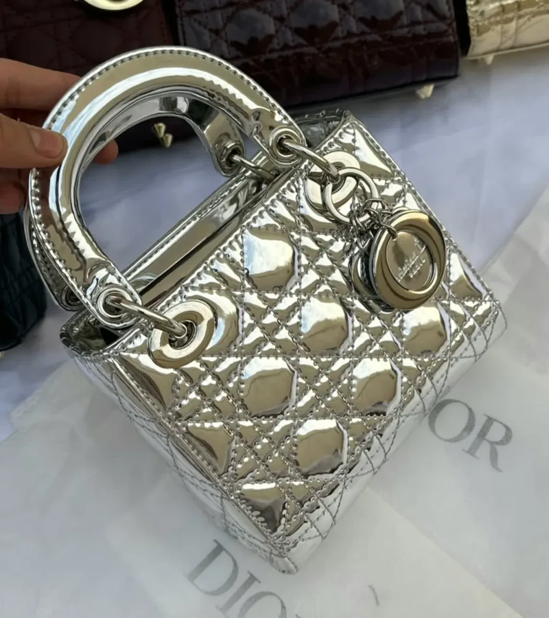 شنطه ديور جلد فضي لمعه