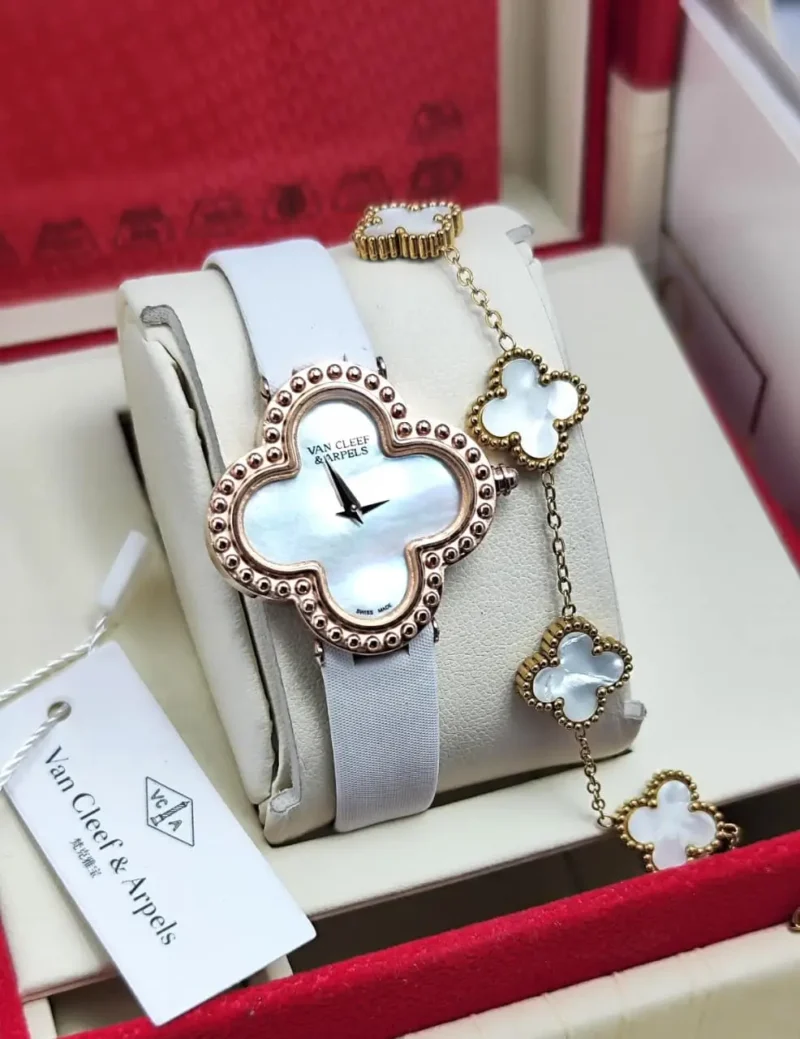 ساعة واسوارة ماركة فان كليف