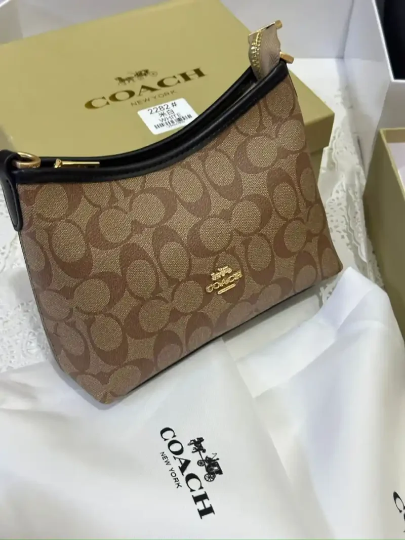 بوتيك شنط كوتش