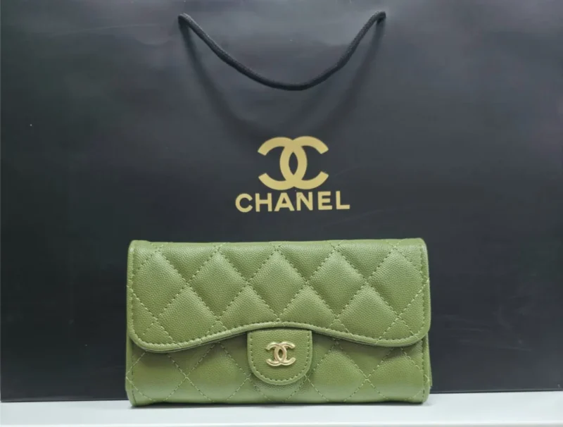 شنطة شانيل خضراء صغيرة