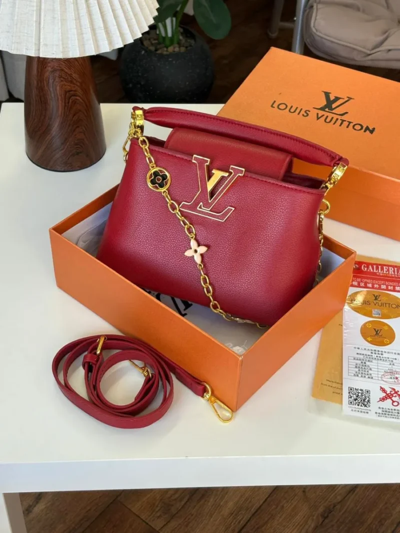 شنطة لويس فيتون احمر