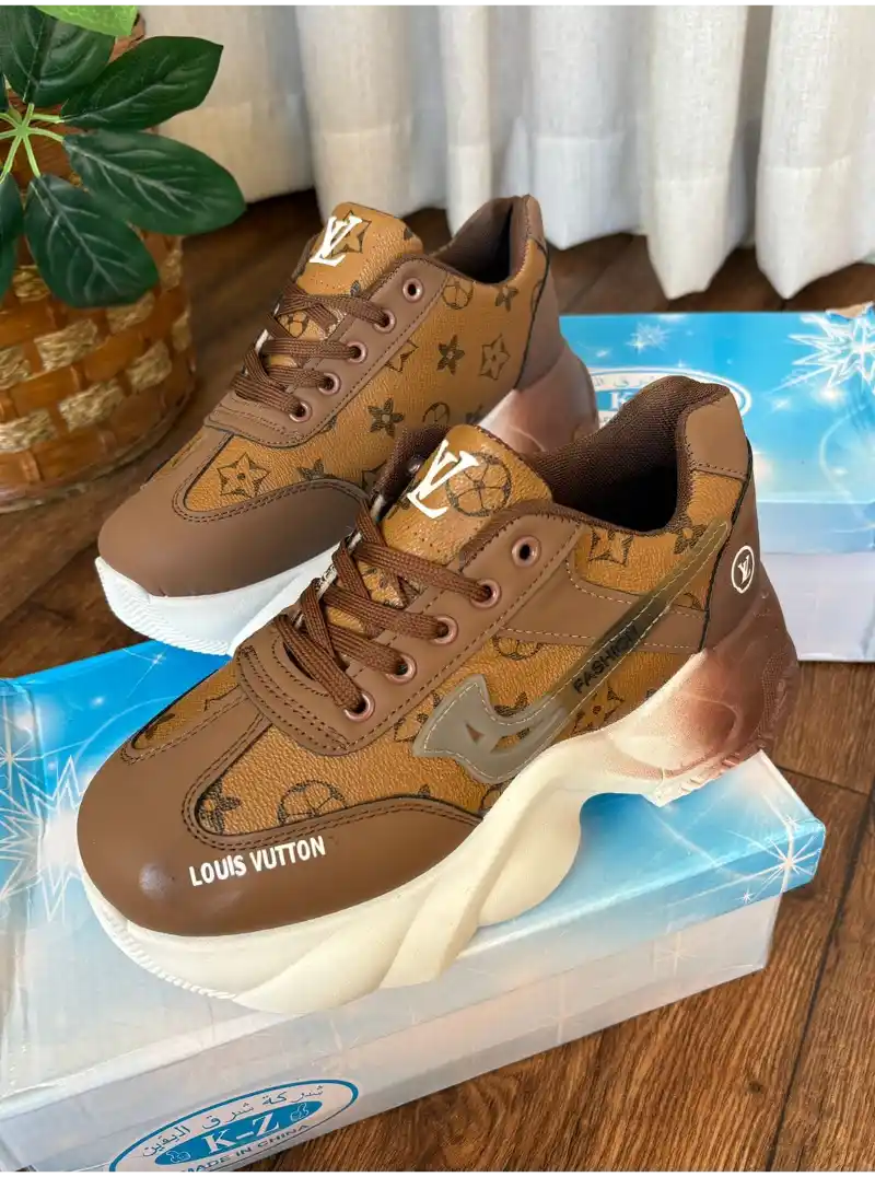 شوز لويس فيتون بني نسائي