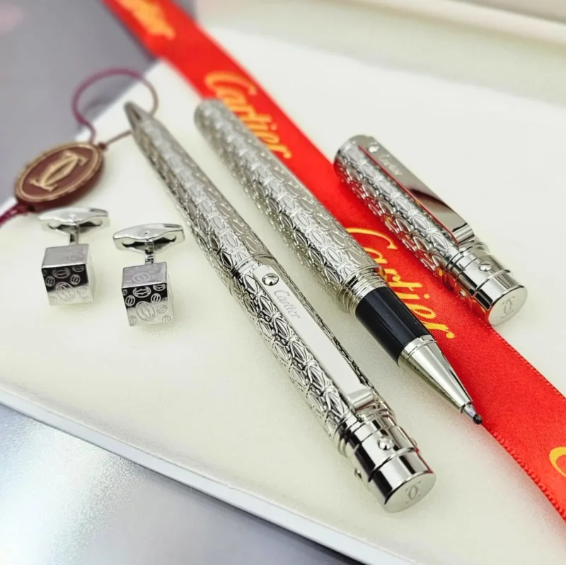 طقم قلم وكبك فضي ماركة كارتير