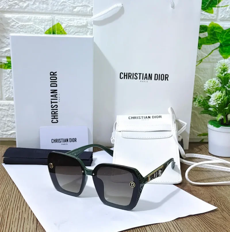 نظارة شمسية عريضة نسائية