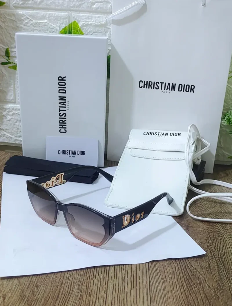 نظارة نسائية ديور