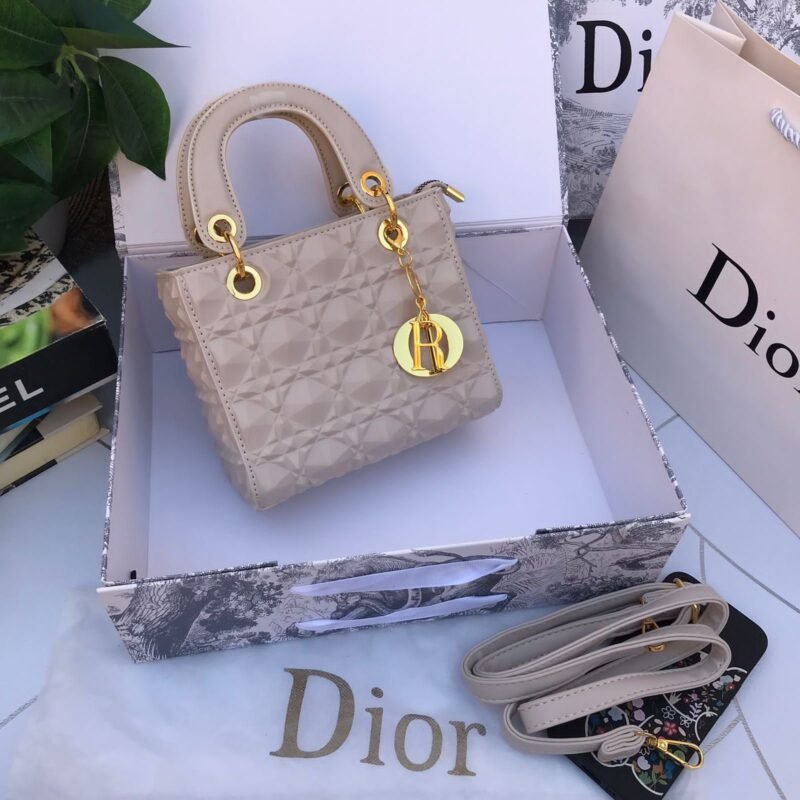 شنطه ديور مربعه