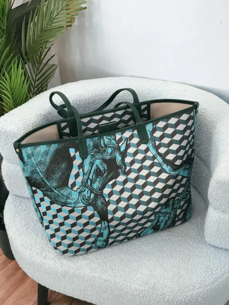 شنط كبيره ماركه