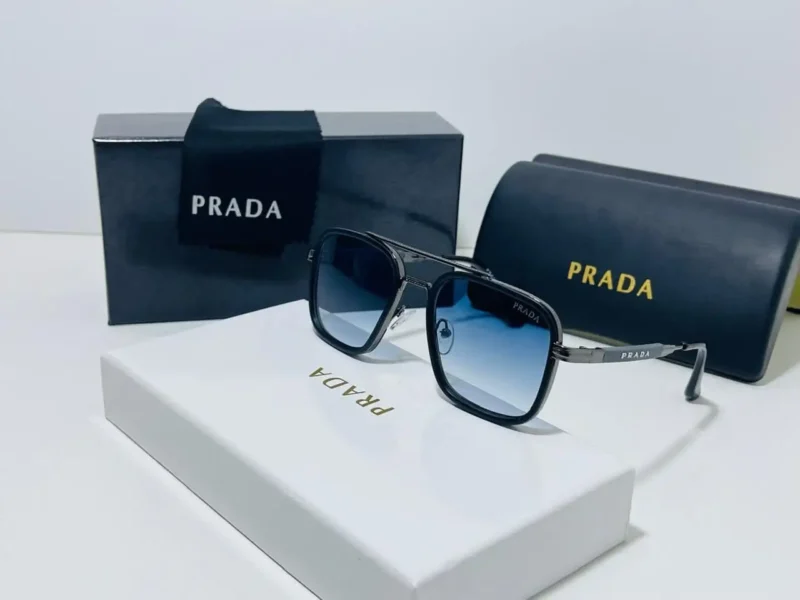 نظارات شمسية زرقاء