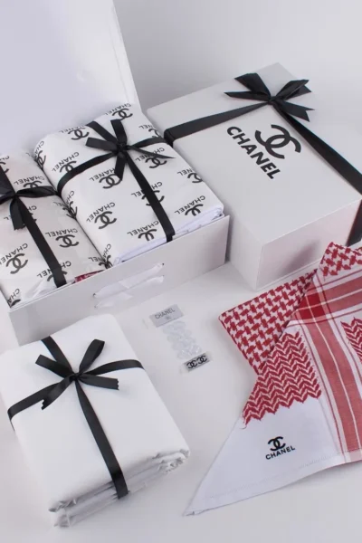 شماغ وقماش شانيل