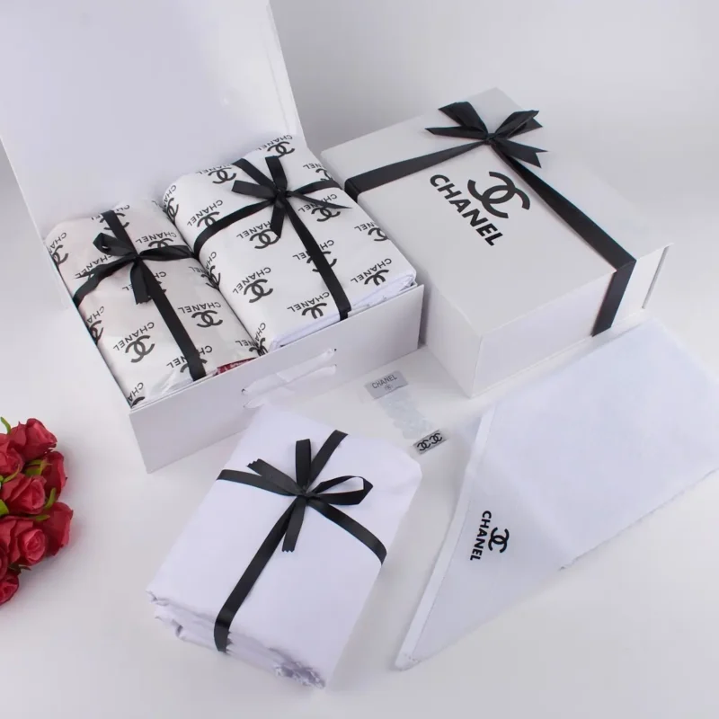 شماغ شانيل ابيض