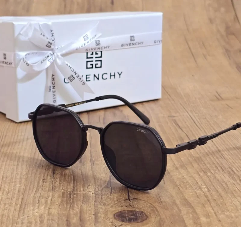 نظارة شمسية جيفنشي