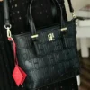 شنطه سوداء ماركة سي اتش