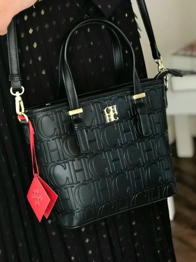 شنطه سوداء ماركة سي اتش