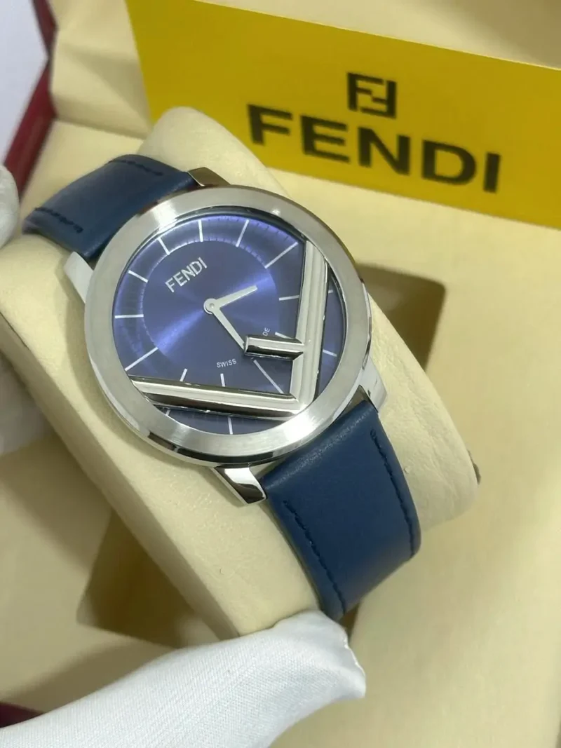 ساعة فندي جلد ازرق