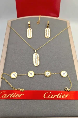 سلاسل وخواتم وحلق ماركات اكسسوارات نسائية