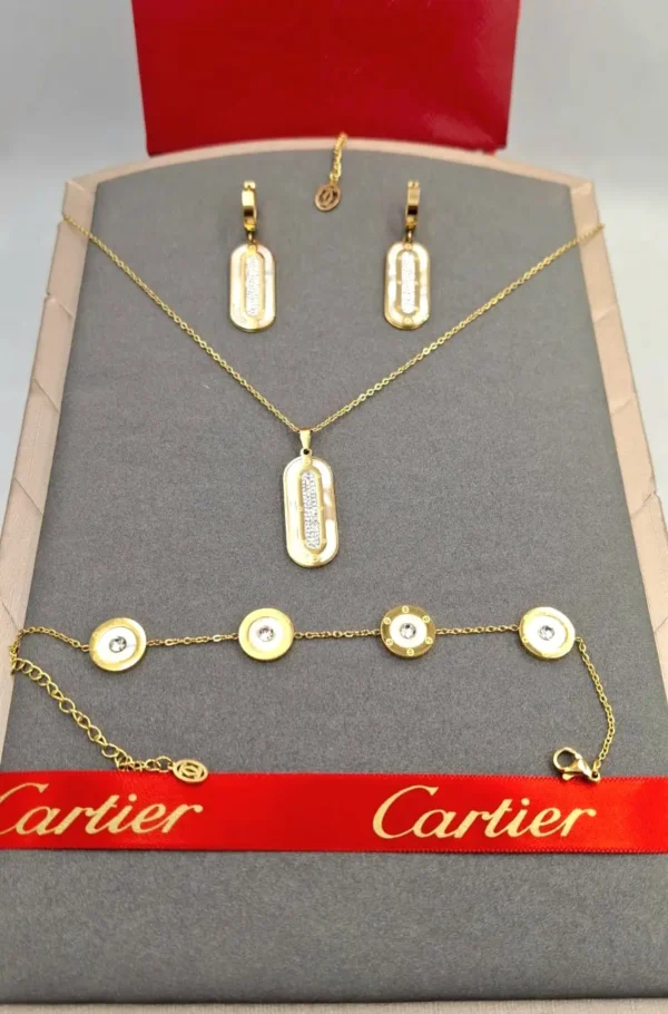 سلاسل وخواتم وحلق ماركات اكسسوارات نسائية