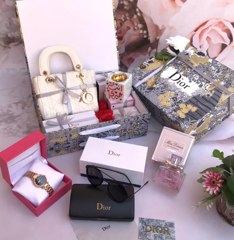 هدايا نسائية ماركة ديور