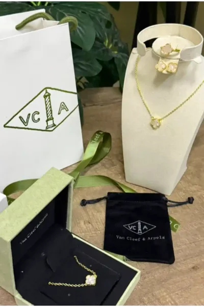 اكسسوارات نسائيه سلاسل وخواتم وحلق ماركات