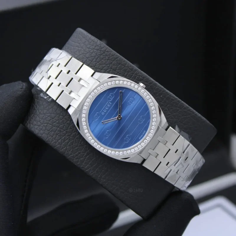 ساعه قوتشي نسائي لون فضي