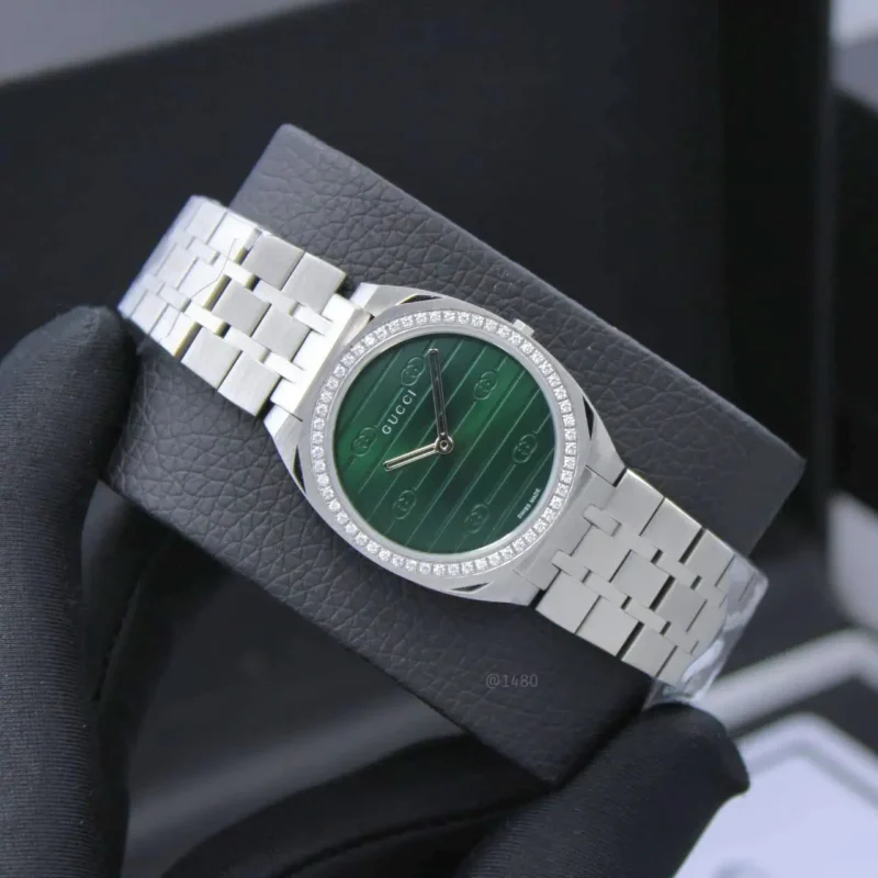 ساعه قوتشي نسائيه فضي مينا اخضر