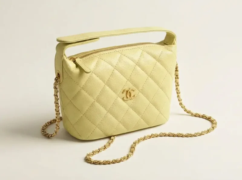 شنطة شانيل صفراء