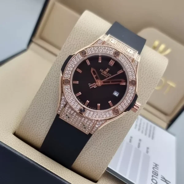 ساعة هوبلت نسائي اسود