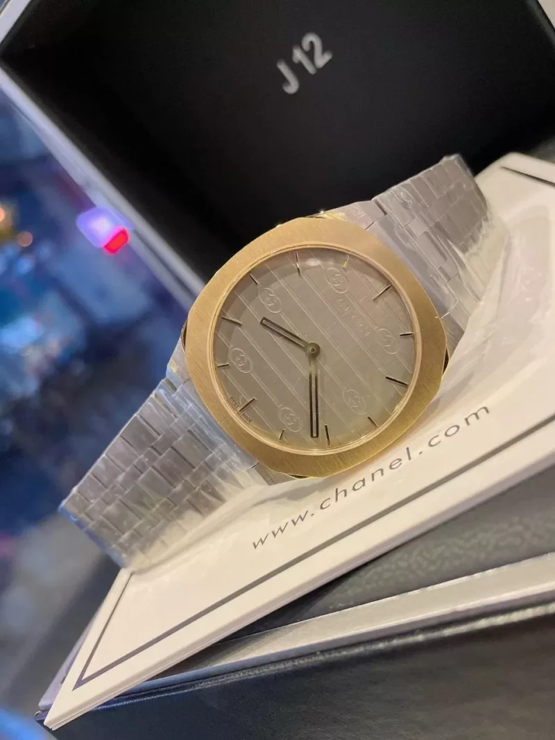 ساعة قوتشي رجالي سلفر