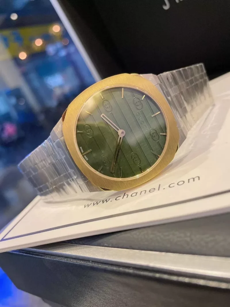 ساعة قوتشي رجالي زيتي