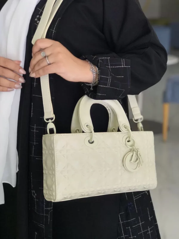 شنطه ديور كتف بيج