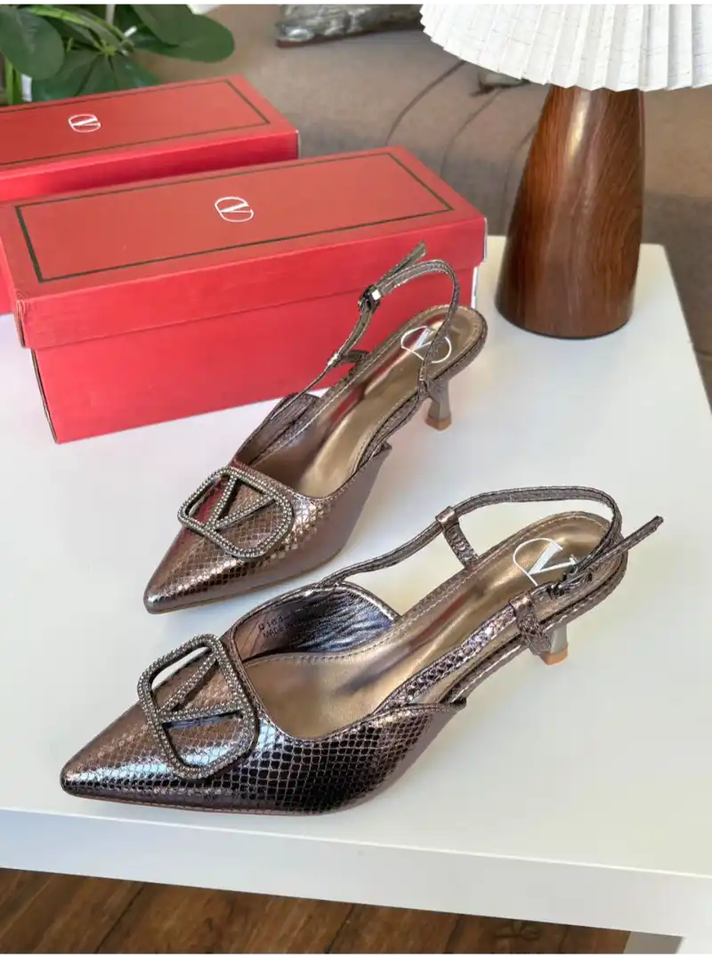 جزمه كعب فالنتينو